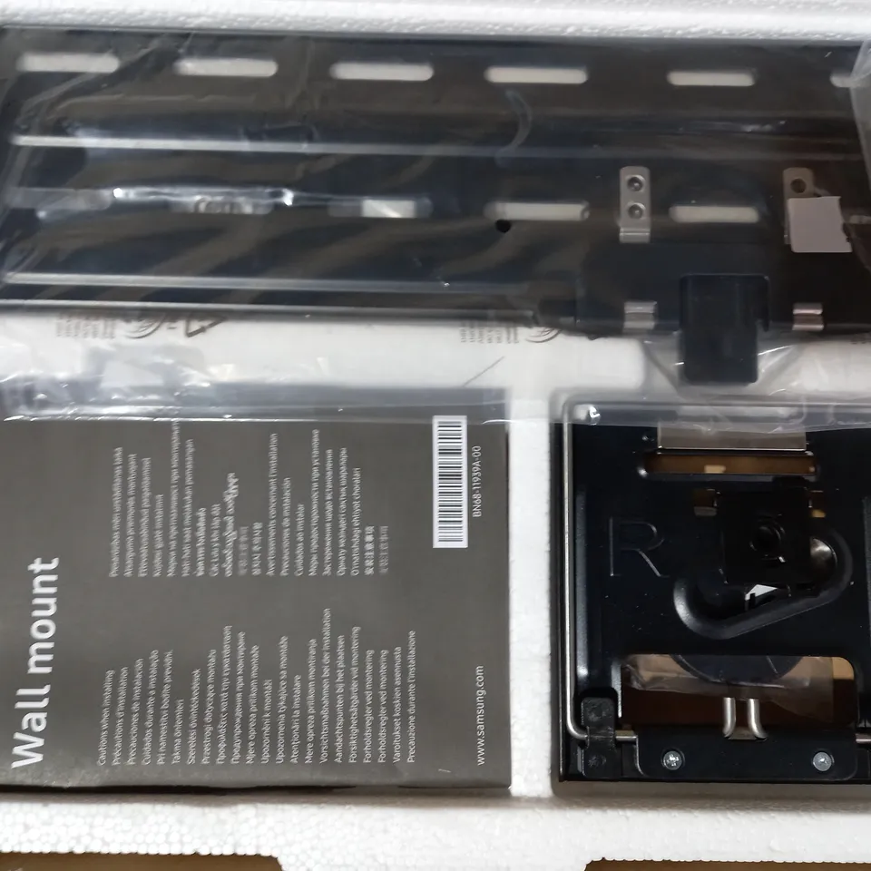 SAMSUNG SLIM FIT WALL-MOUNT