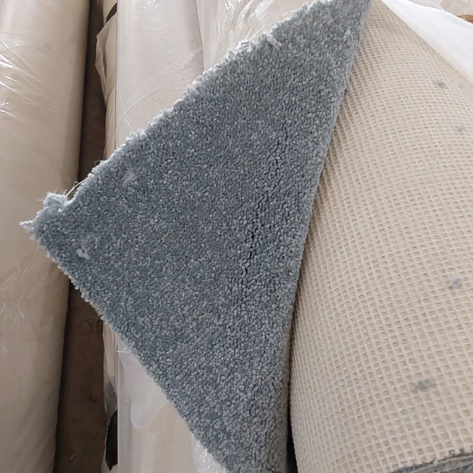 ROLL OF QUALITY ULTIMATE IMPRESSIONS FROST CARPET // SIZE: APPROX 5 X 2.1m