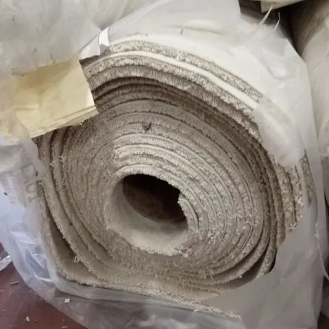 ROLL OF QUALITY GRACE DIVINE CARPET // APPROX SIZE: 5 x 13.4m