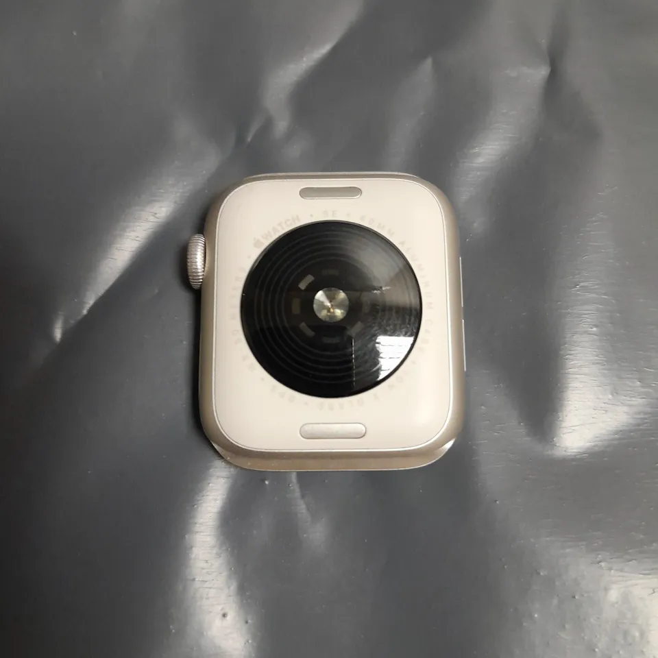 UNBOXED APPLE 40MM SE WATCH IN WHITE