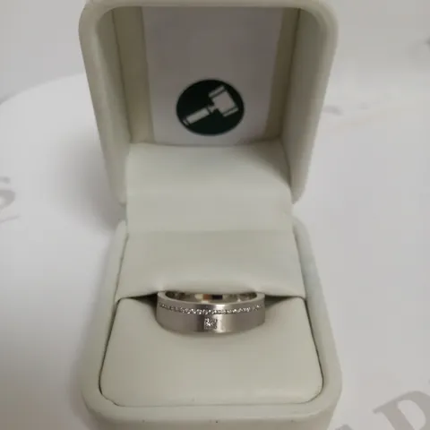 DESIGNER 18CT WHITE GOLD UNISEX DIAMOND SET WEDDING BAND