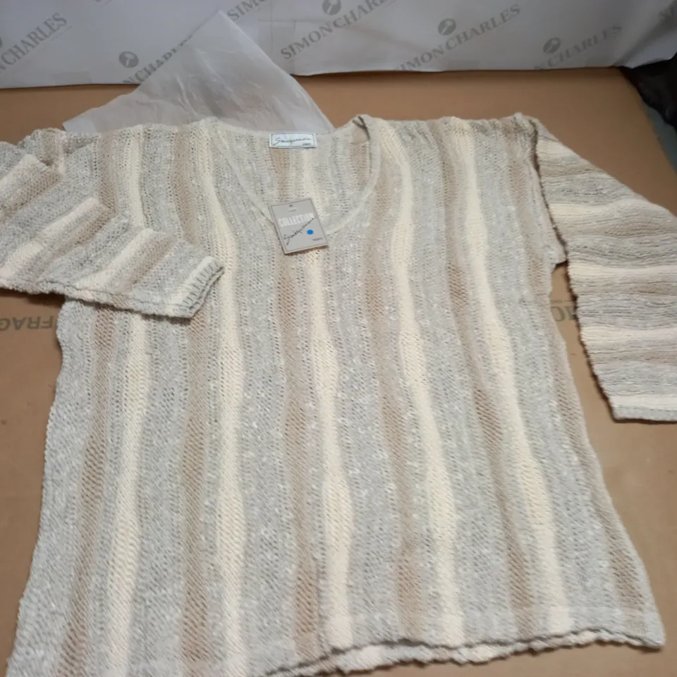 LOT OF APPROXIMATELY 15 V-NECK JUMPERS IN NATURAL - SIZE UNSPECIFIED