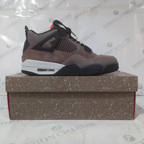 BOXED PAIR OF NIKE AIR JORDAN 4 RETRO SHOES IN TAUPE/RED UK SIZE 9.5