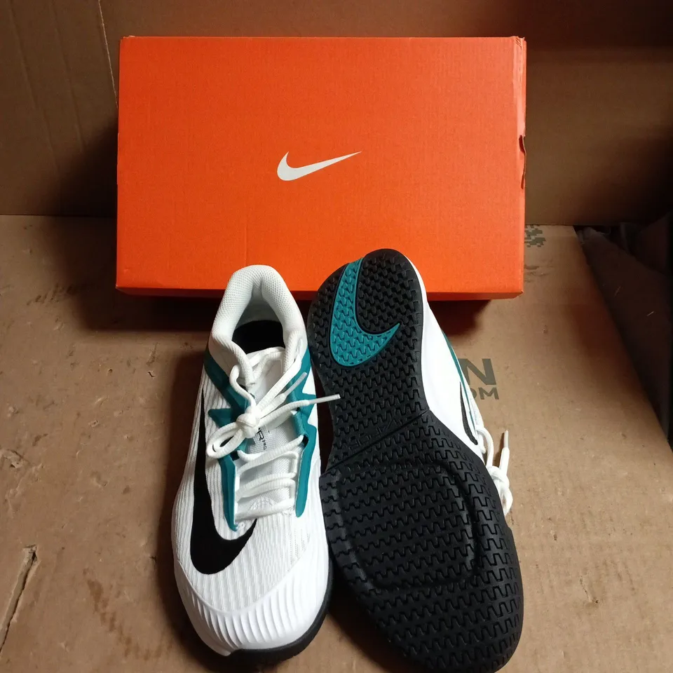 NIKE RUNNING TRAINERS – WHITE/TEAL - UK SIZE 7.5