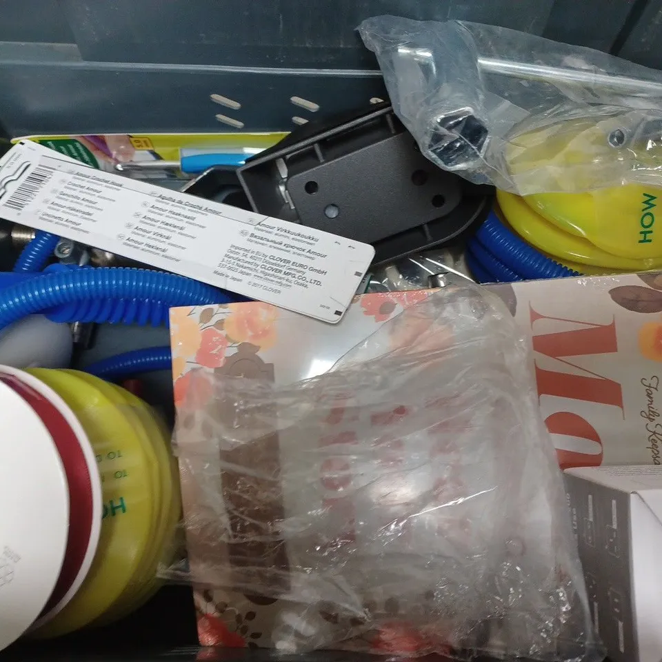 BOX OF APPROXIMATELY 15 ASSORTED ITEMS TO INCLUDE - MOM I WANT TO HEAR YOUR STORY , DISNEY STITCH BOTTLE , TRAVEL ADAPTER WITH USB ETC