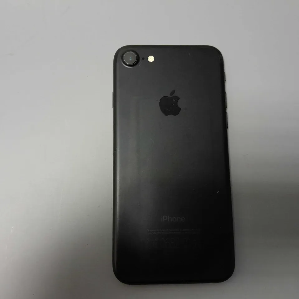 APPLE IPHONE 7 (A1778) SMARTPHONE
