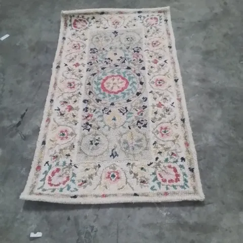 QUALITY DESIGNER AREA RUG - APPROXIMATELY 150X82CM