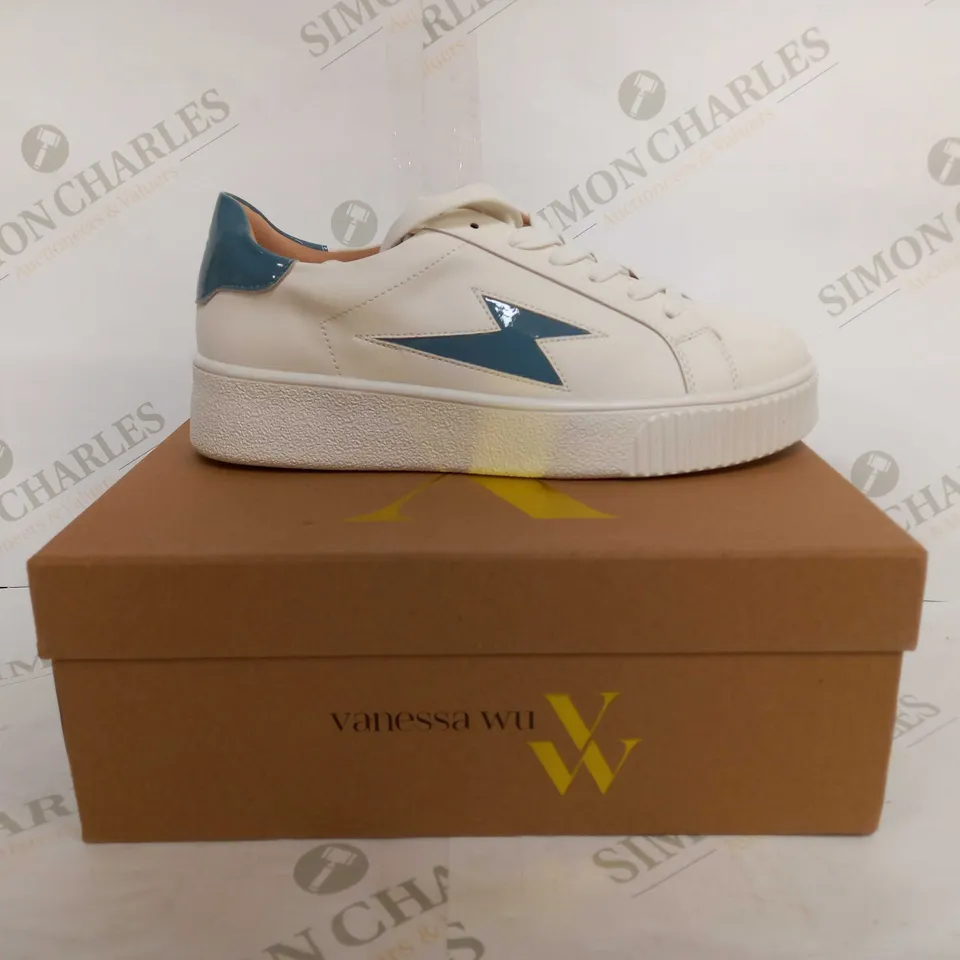 VANESSA WU TIFF IN CREAM & BLUE - EU 38