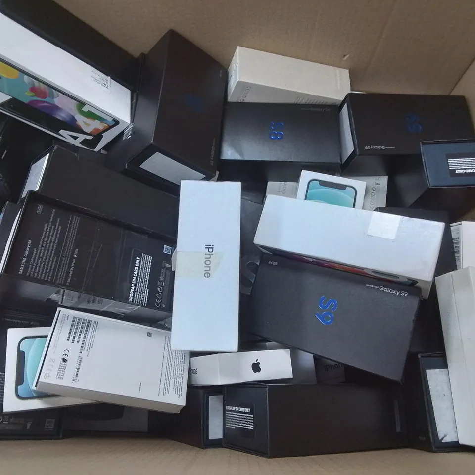 LARGE QUANTITY OF ASSORTED MOBILE PHONE BOXES