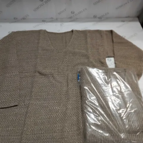 LOT OF 10 V-NECK JUMPERS IN NATURAL - SIZE UNSPECIFIED