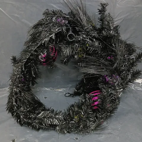 HALLOWEEN BAUBLE GARLAND