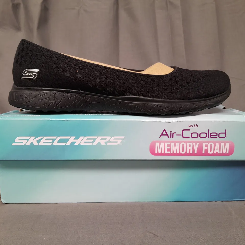 BOXED PAIR OF SKECHERS SLIP-ON SHOES IN BLACK UK SIZE 9