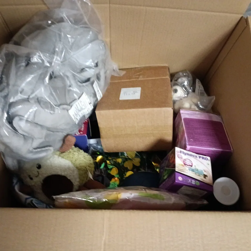 LOT OF APPROXIMATELY 20 ASSORTED TOYS AND GAMES TO INCLUDE PLUSHIES, FLYNOVA PRO HOVER BALLS AND LETTER LOTTO GAME