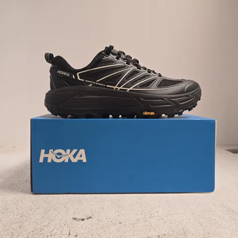 BOXED PAIR OF HOKA U MAFATE SPEED 2 TRAINERS IN BLACK/GREY SIZE UK 7.5