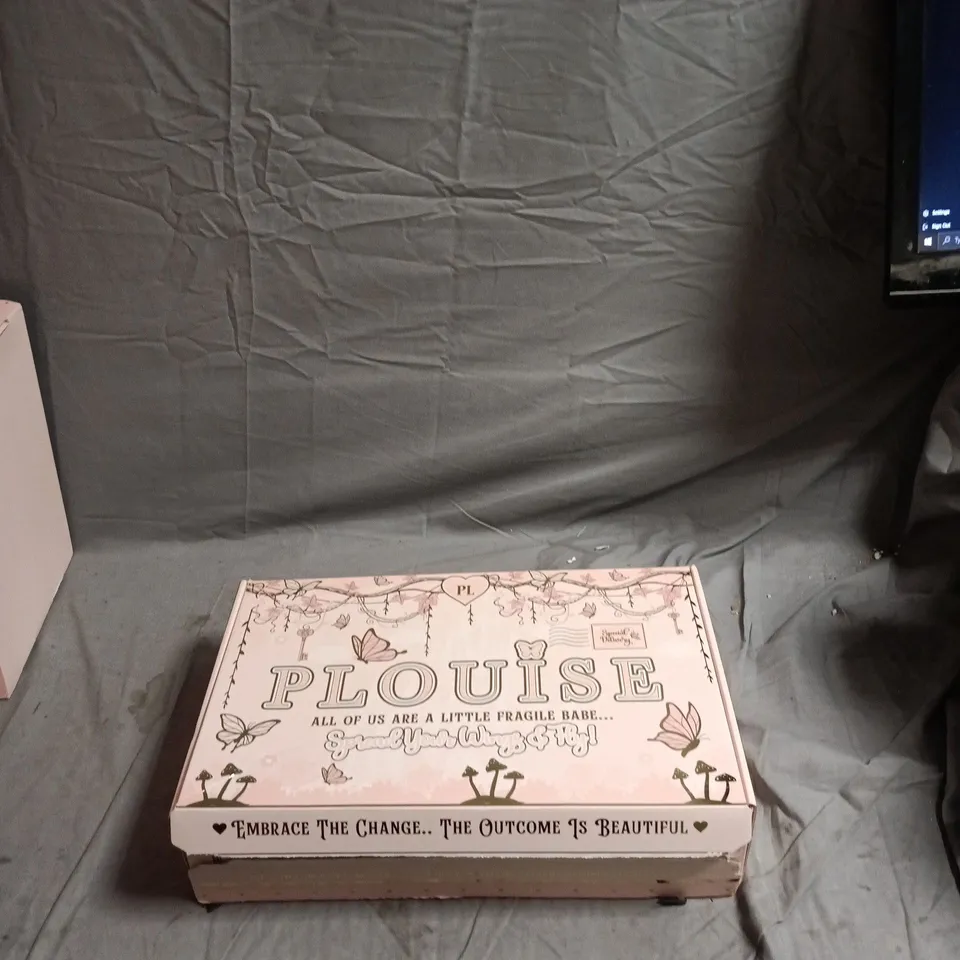 P LOUISE PINK MAKE-UP GIFT BOX SET - EMBRACE THE CHANGE, THE OUTCOME IS BEAUTIFUL