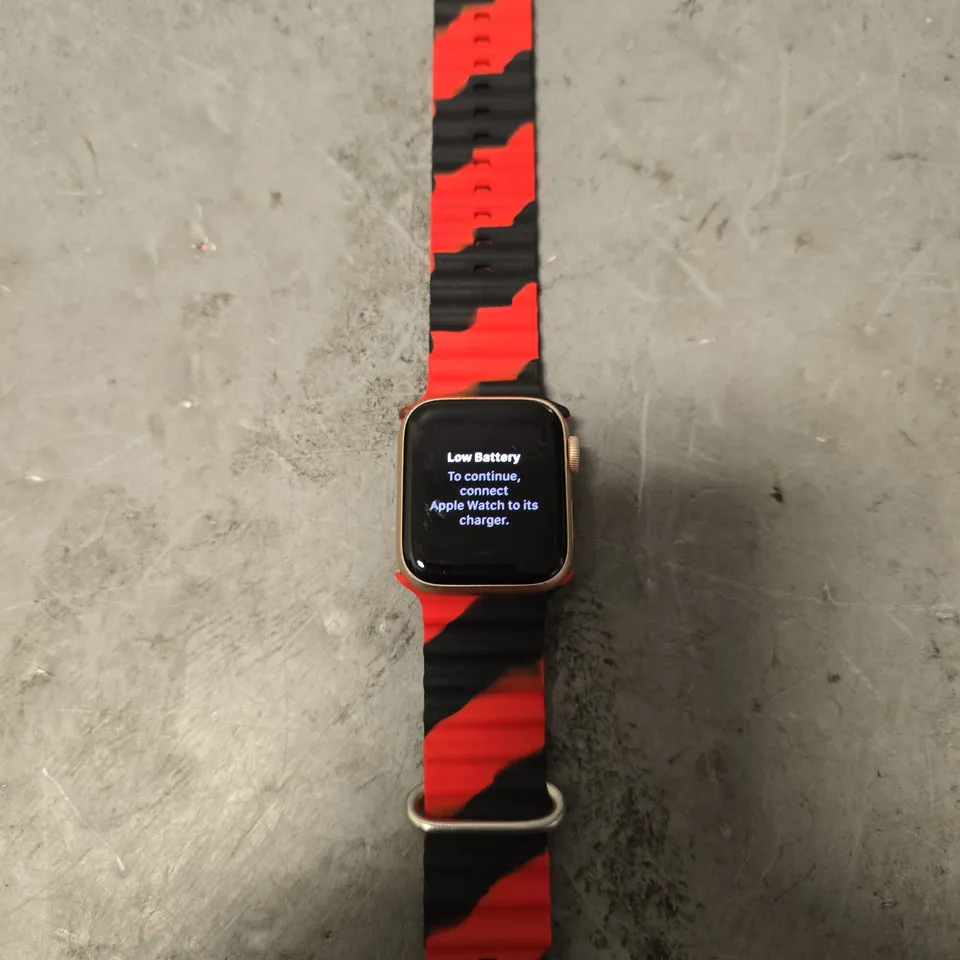 APPLE WATCH SERIES 4 