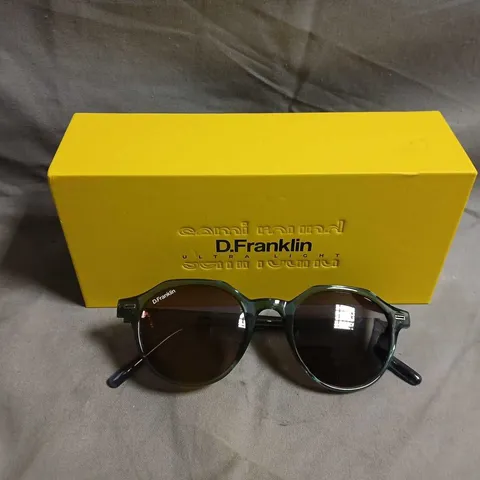 D.FRANKLIN SUNGLASSES – GREEN ROUND FRAME, DARK LENSES 