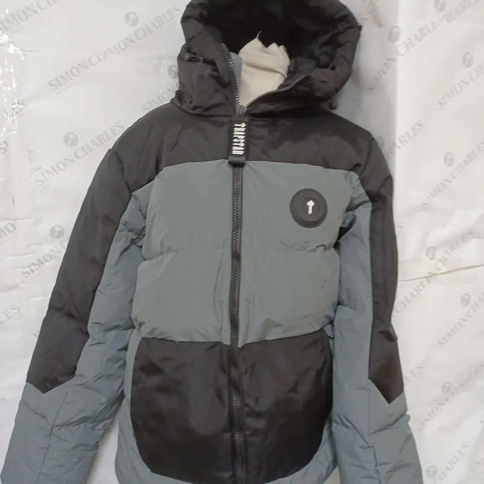 TRAPSTAR DECODED PUFFER COAT IN GREY/BLACK - LARGE