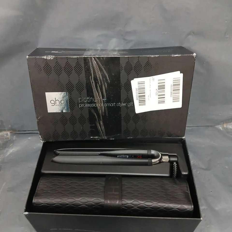 GHD PLATINUM+ HAIR STRAIGHTENER GIFT SET 