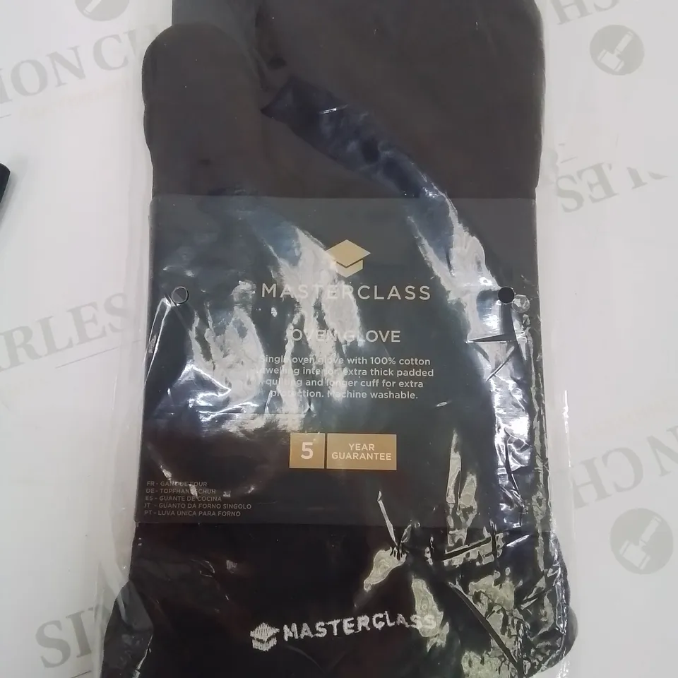 BAGGED AND SEALED MASTERCLASS OVEN GLOVE 