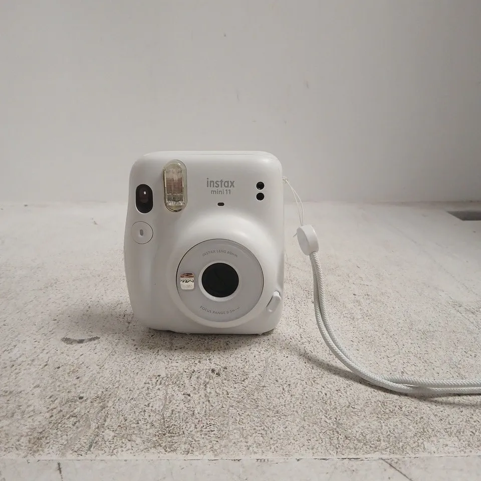 FUJIFILM INSTAX MINI 11 CAMERA UNBOXED