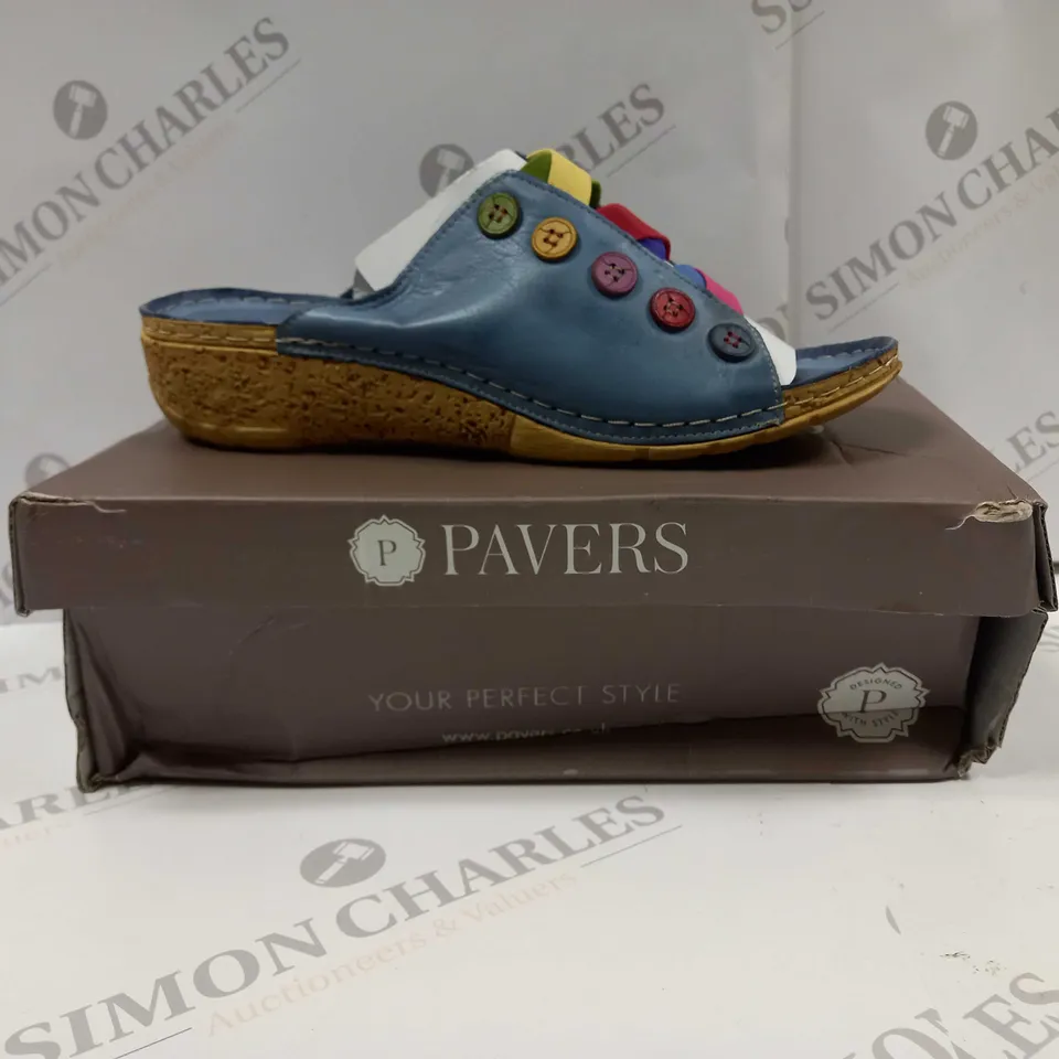 BOXED PAIR OF PAVERS LEATHER MULE WEDGE SANDALS UK SIZE 6 