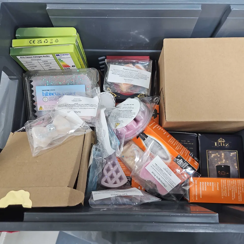 BOX OF ASSORTED HOME AND ACCESSORIES ITEMS TO INCLUDE - LIGHT BULBS AND WAX MELTS 