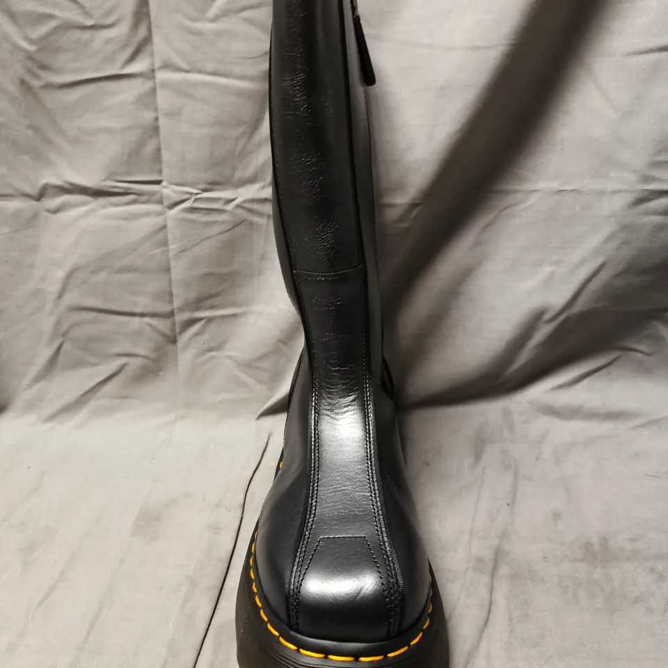 BOXED PAIR OF DR MARTENS BUZZ HI BOOTS IN BLACK SIZE UK 4