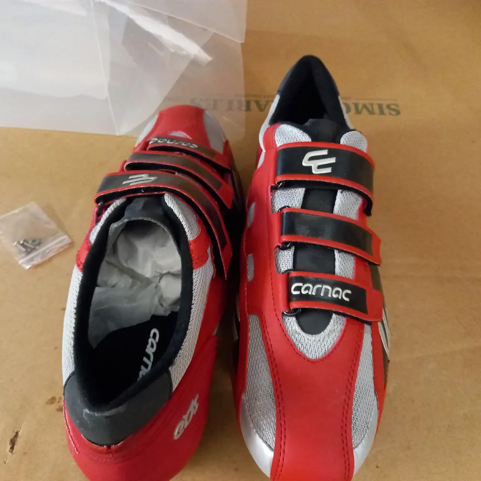 PAIR OF CARNAC EOS CYCLING SHOES IN SILVER RED - FR 45 US 12