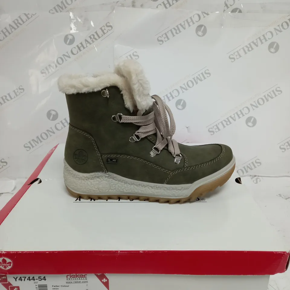 BOXED PAIR OF RIEKER ANTISTRESS WATER RESISTANT WARM HIKING BOOTS IN KHAKI - SIZE 5