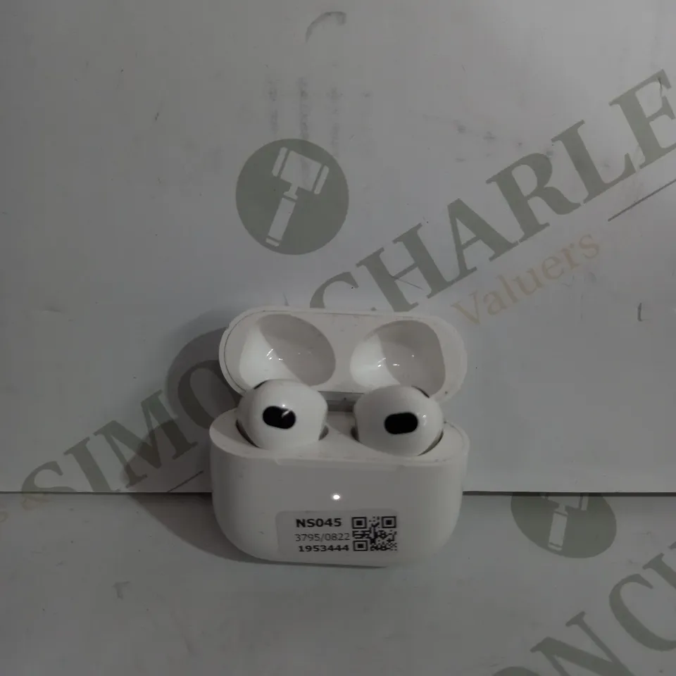 APPLE AIR PODS PROS GEN 3