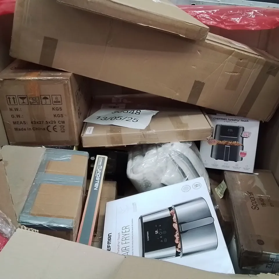 PALLET OF ASSORTED ITEMS TO INCLUDE: AIR FRYERS, 200W SOLAR PANEL, CORSAIR WIRELESS KEYBOARD, DEHUMIDIFIER, PET BATH TRAY, FLOOR LAMP ECT