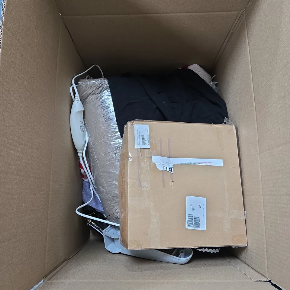 LARGE QUANTITY OF ASSORTED ITEMS TO INCLUDE COMPACT MIRROR, SET OF 5 CONTAINERS, FACE SHAVER, BIKINI BRIEF, ETC - COLLECTION ONLY