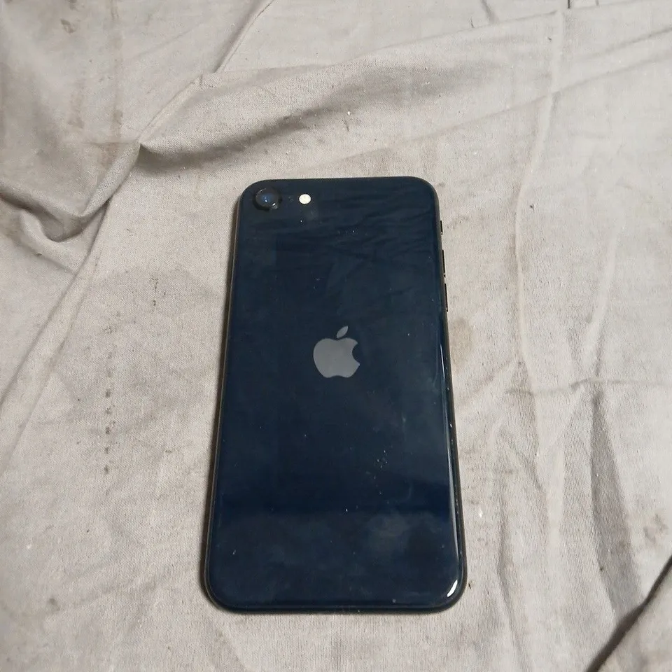 APPLE IPHONE – BLACK, CRACKED SCREEN 