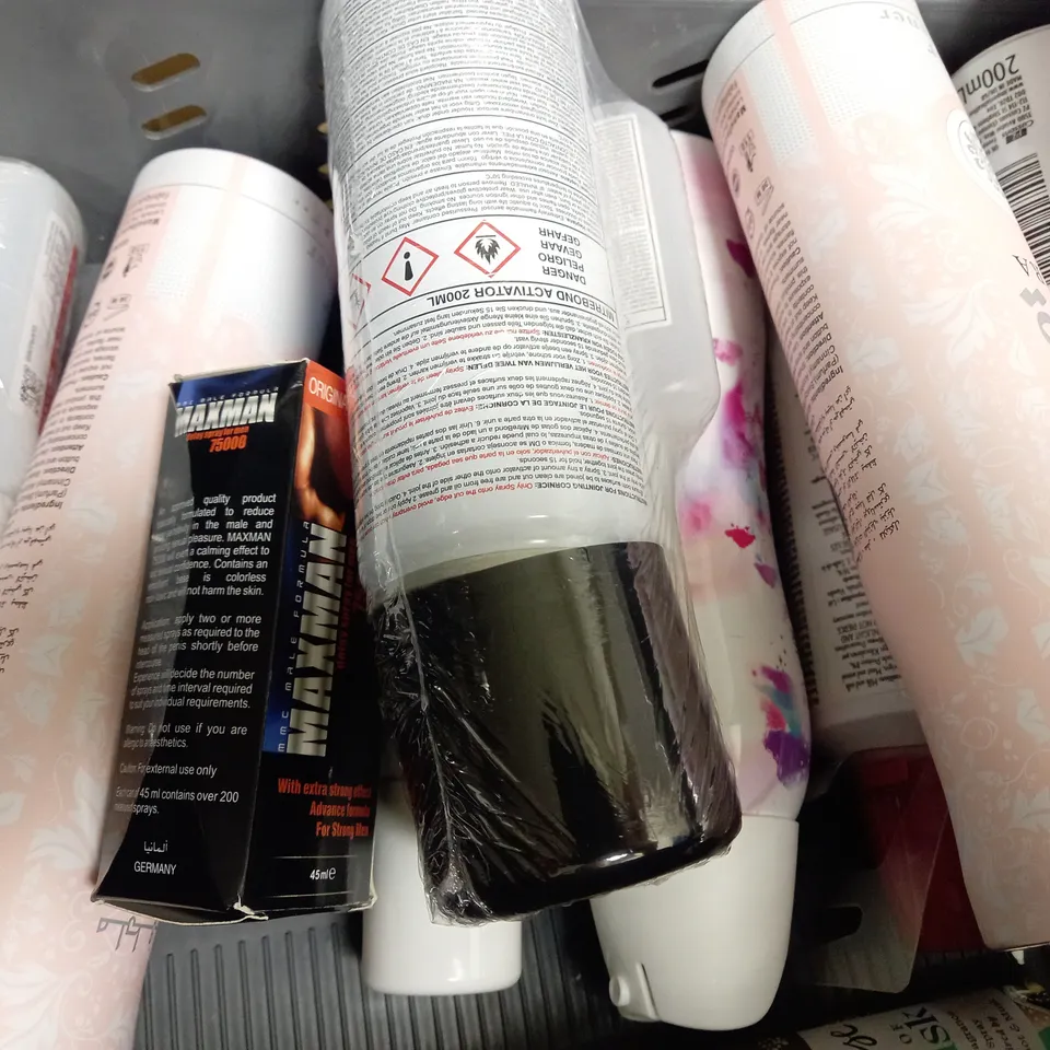 BOX OF APPROX 12 ASSORTED AEROSOLS TO INCLUDE GILLETTE SHAVE GEL, IMPERIAL LEATHER FOAM BODY WASH, YARA AIR FRESHENER, ETC