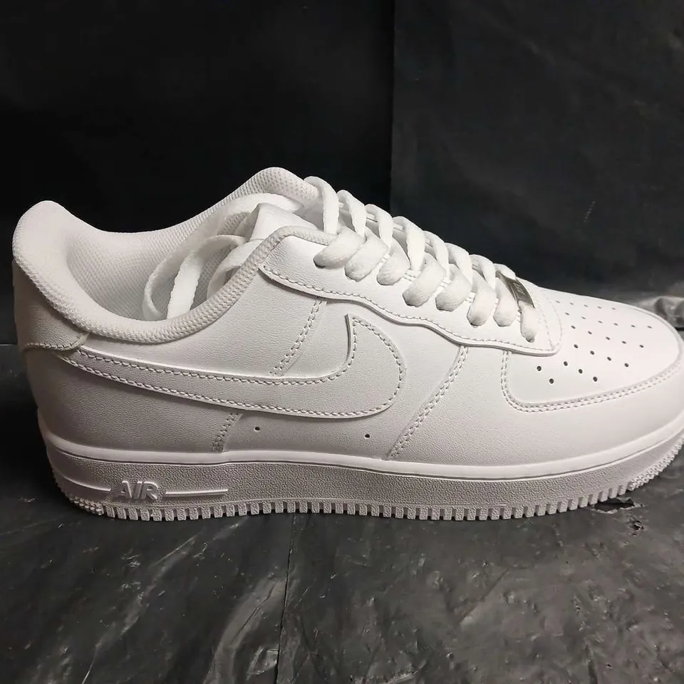 NIKE AIR FORCE 1 LOW WHITE SNEAKERS - UK SIZE 8