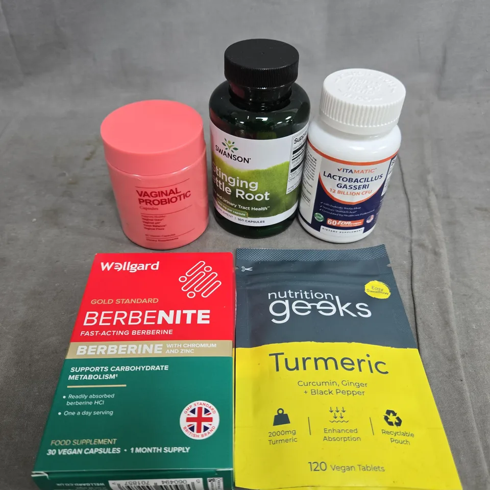 APPROXIMATELY 15 ASSORTED VITAMIN/HEALTH AID PRODUCTS TO INCLUDE BERBENITE, TURMERIC SUPPLEMENT, VAGINAL PROBIOTIC ETC 