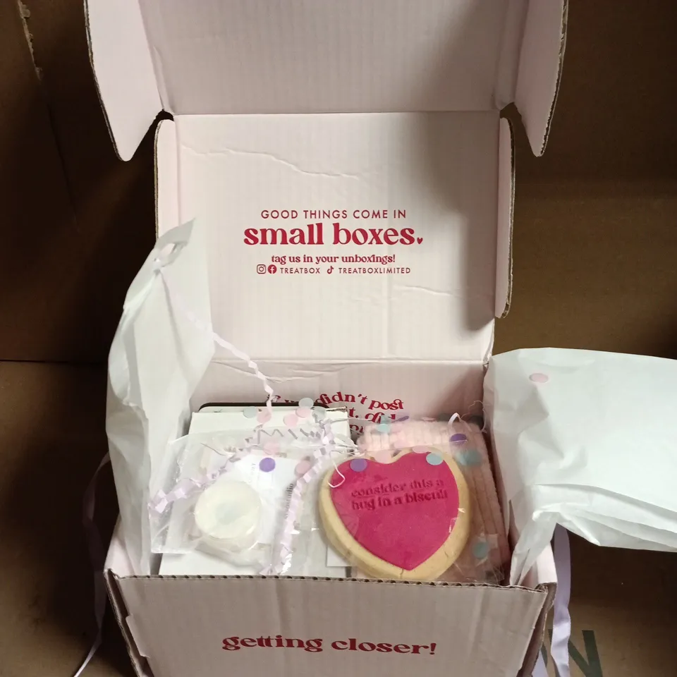 TREATBOXUK HAPPY MOTHERS DAY ASSORTED COSMETICS BOX 