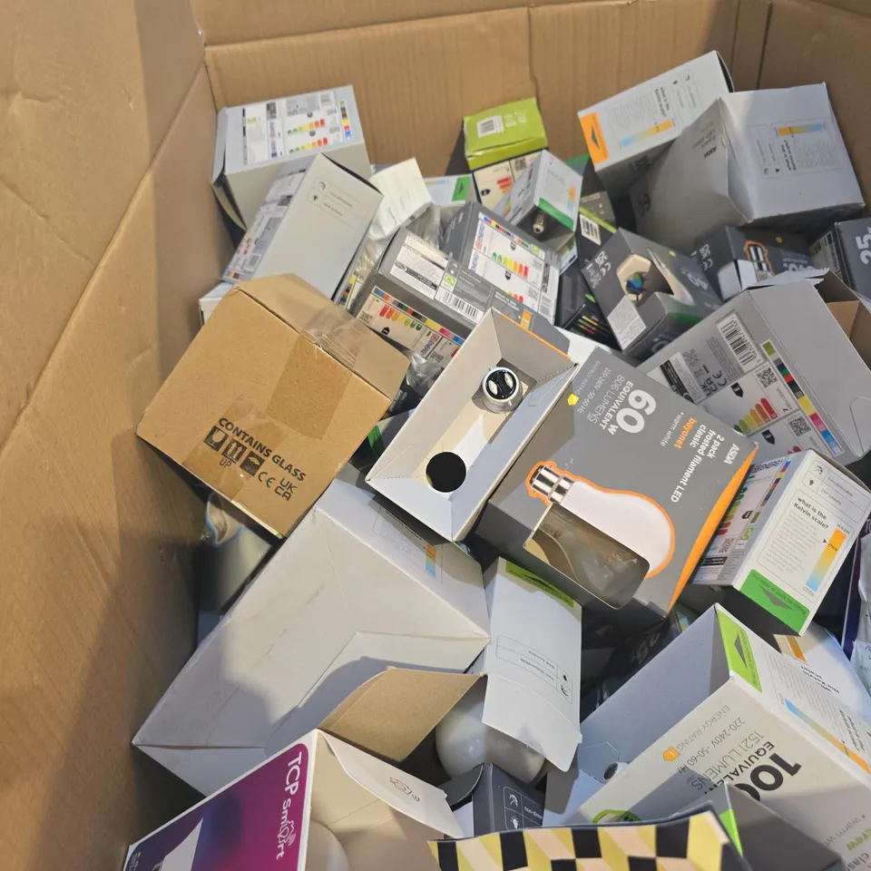 PALLET OF 4 BOXES CONTAINING LARGE QUANTITY OF ASSORTED LIGHT BULBS