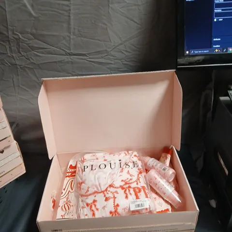 P LOUISE MAKE-UP GIFT BOX SET