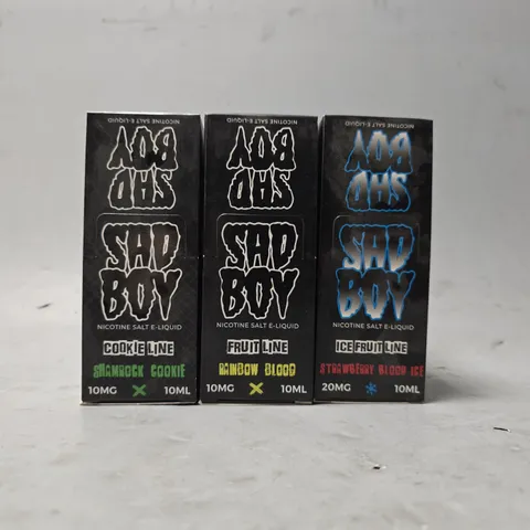BOX OF APPROXIMATELY 15 ASSORTED SAD BOY E-LIQUID PRODUCTS TO INCLUDE - FRUIT LINE RAINBOW BLOOD , COOKIE LINE SHAMROCK COOKIE , ICE FRUIT LINE STRAWBERRY BLOOD ICE 