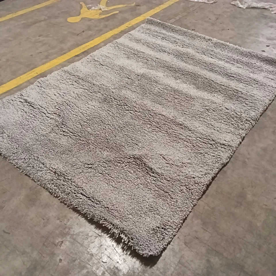 QUALITY DESIGNER AREA RUG - APPROXIMATELY 228CM X 164CM