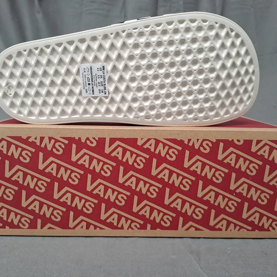 BOXED PAIR OF VANS LA COSTA SLIDERS IN WHITE/CHECKERBOARD UK SIZE 6.5
