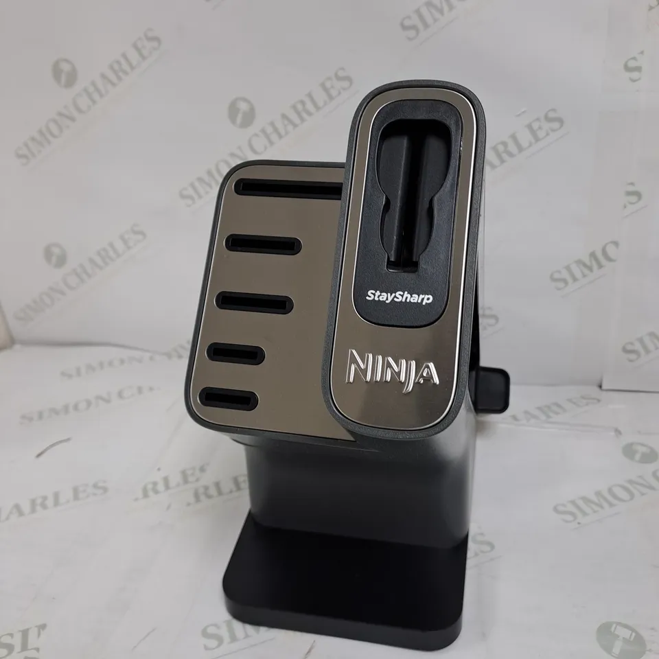 BOXED NINJA FOODI STAYSHARP KNIFE BLOCK WITH INTEGRATED SHARPENER K32005UK