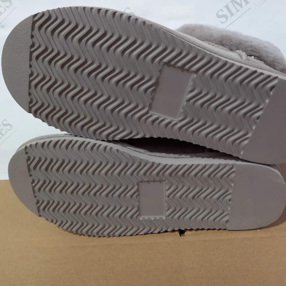 MODA IN PELLE SHEEPSKIN SLIPPER BOOT (GREY), SIZE 5 UK