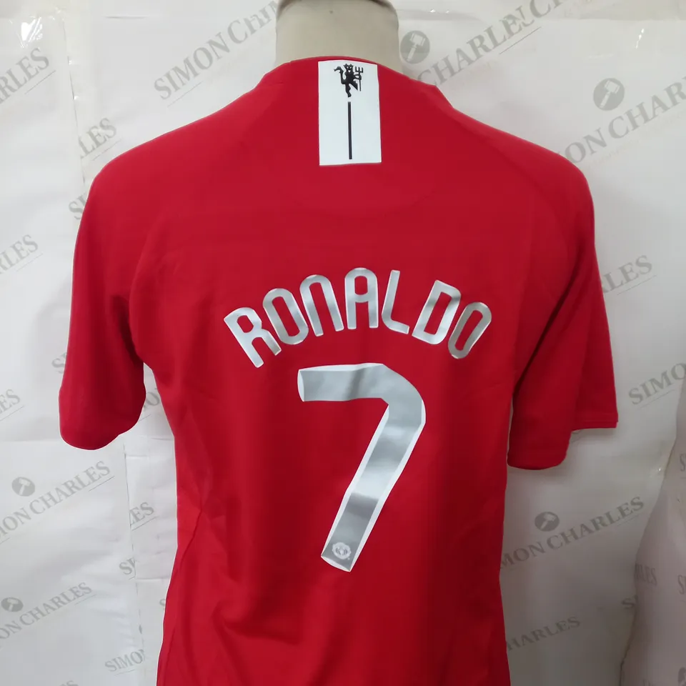 MANCHESTER UNITED FC 2008 CHAMPIONS LEAGUE FINAL SHIRT AND SHORTS WITH RONALDO 7 SIZE 28