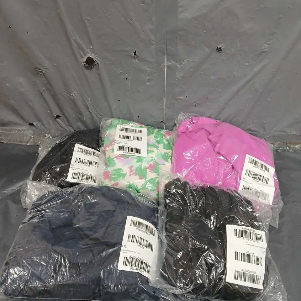 LOT OF 5 ASSORTED CLOTHING ITEMS TO INCLUDE - MIDI DRESS PINK 12 - BANDEAU BEACH MAXI DRESS BLACK 16 - PRINTED MIDI DRESS 12 - ETC