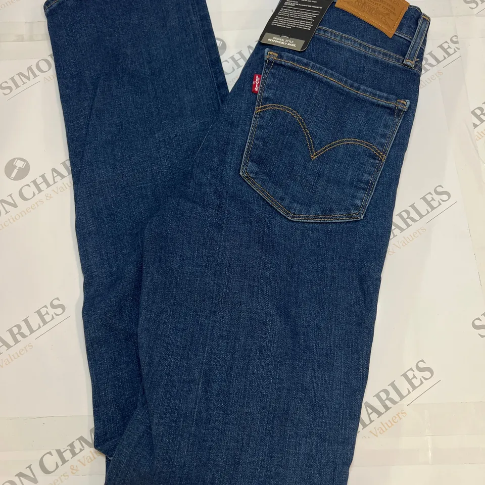 LEVIS 724 HIGH RISE SLIM STRAIGHT JEANS IN BLUE SIZE 25/30