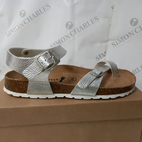 BOXED BONOVA SANDALS IN SILVER AND WHITE COLOUR SIZE 7