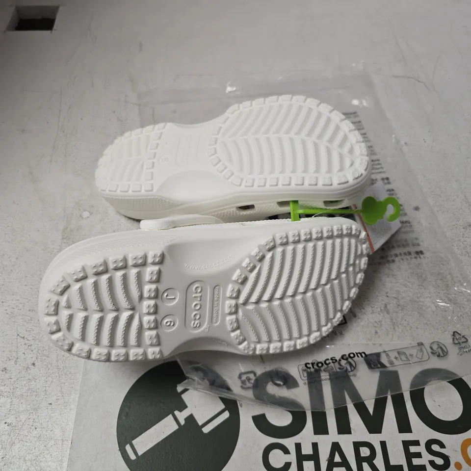 Crocs Classic Clog Kids – White, UK 5 (EU 37) – with tags